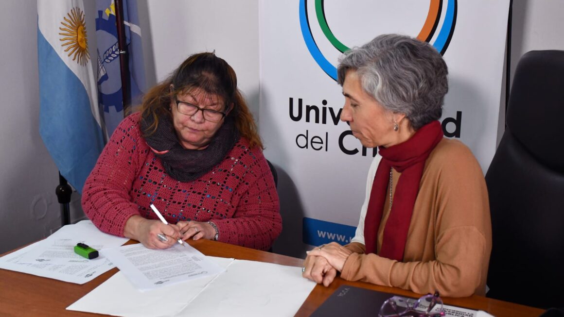 La Universidad del Chubut firmó un acuerdo para impulsar prácticas profesionales