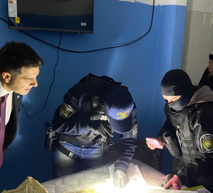 La Policía del Chubut allanó la Alcaidía de Comodoro Rivadavia y separó preventivamente al titular de la dependencia
