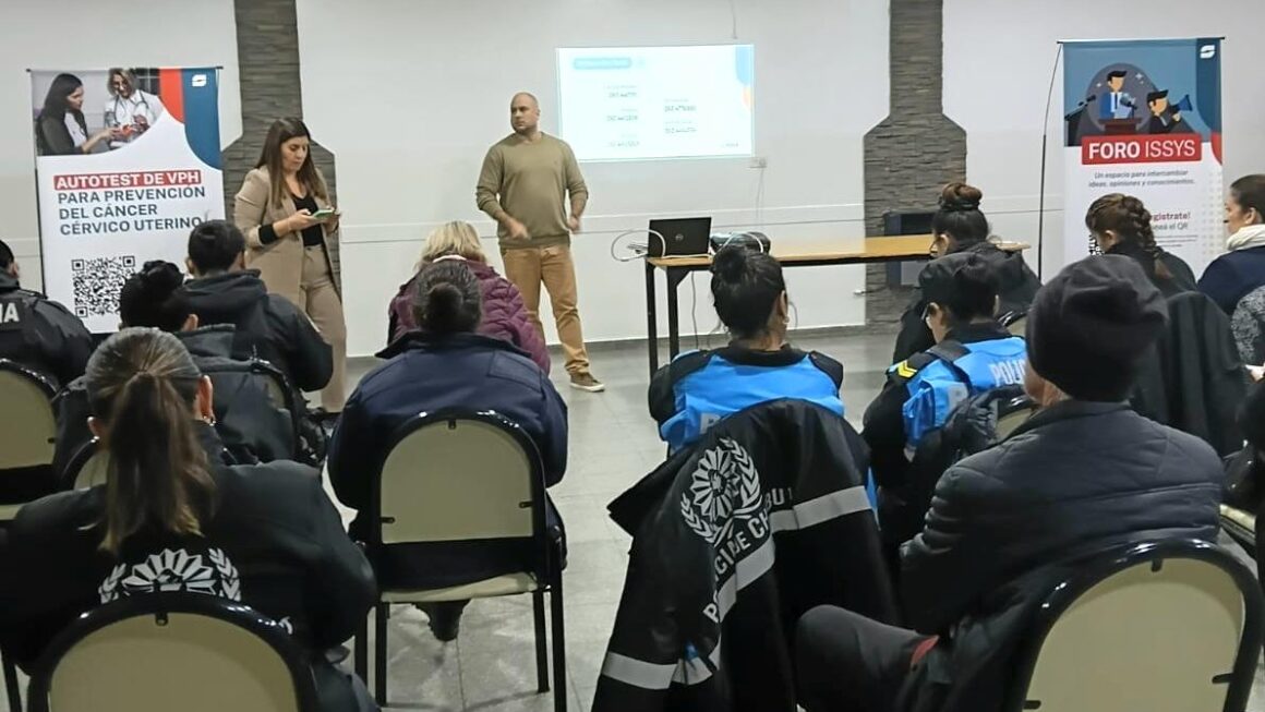 El ISSyS realizó en Puerto Madryn una jornada de prevención y capacitación digital para personal policial