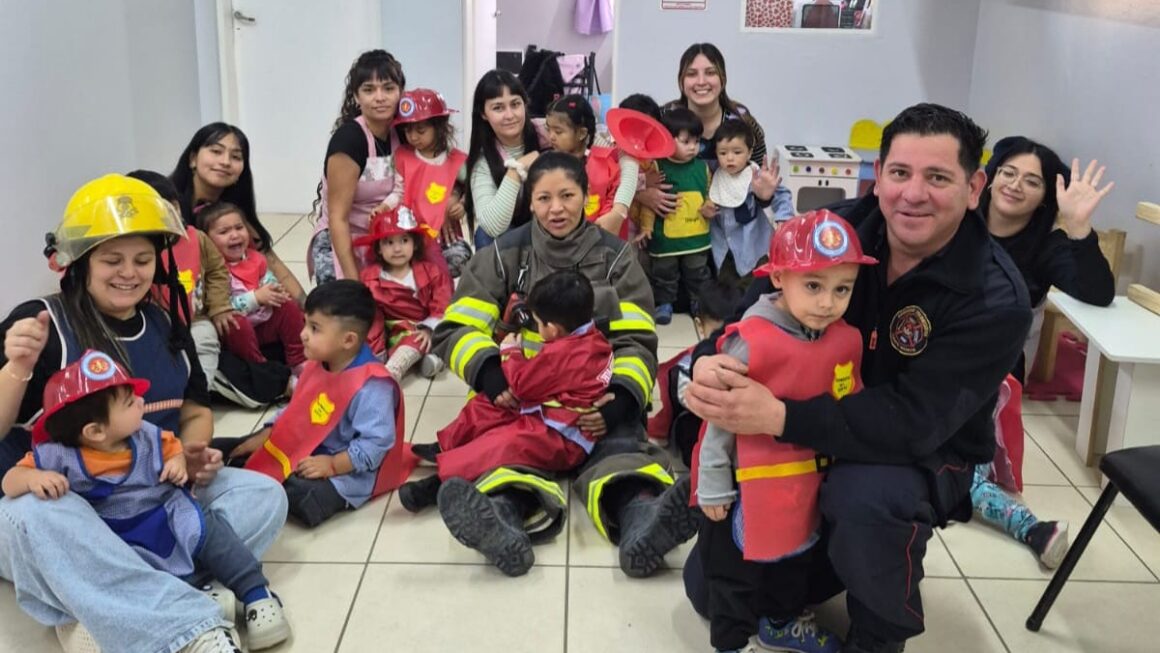 A Través De Distintas Actividades, Los Cpi Aprenden Sobre La Tarea De Los Bomberos