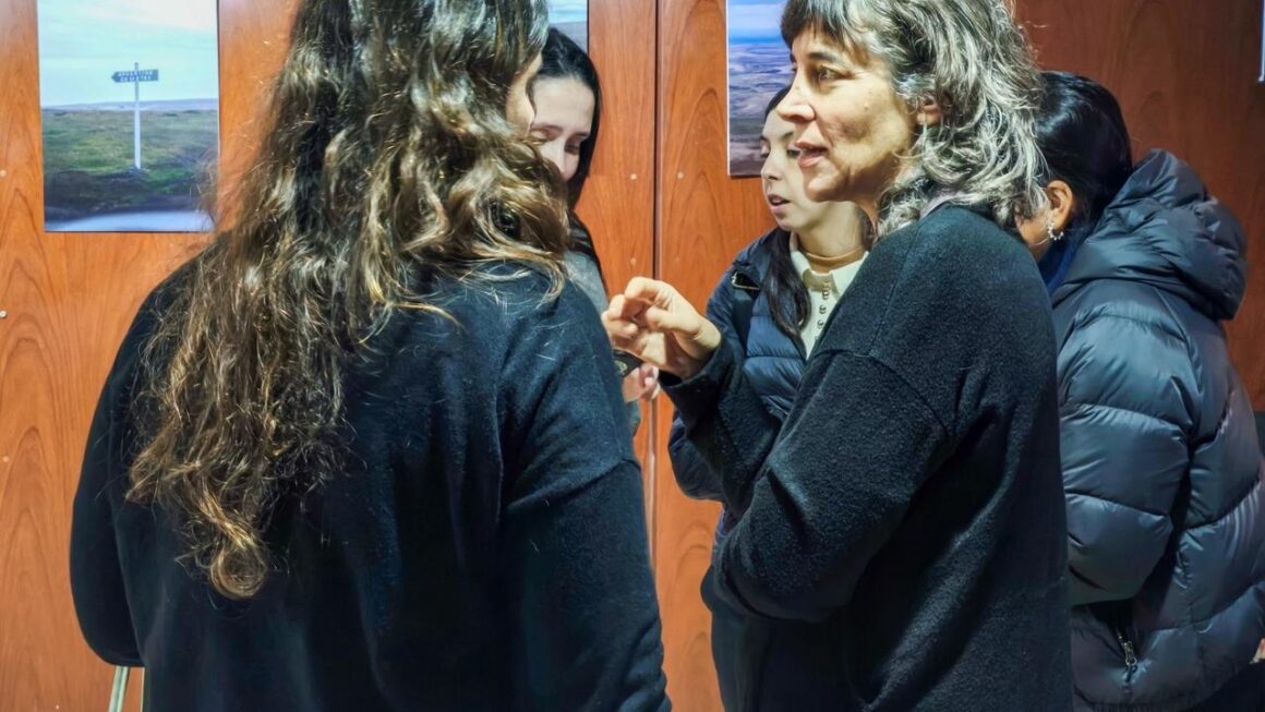 Se inauguró en la Casa del Chubut una muestra fotográfica sobre Malvinas