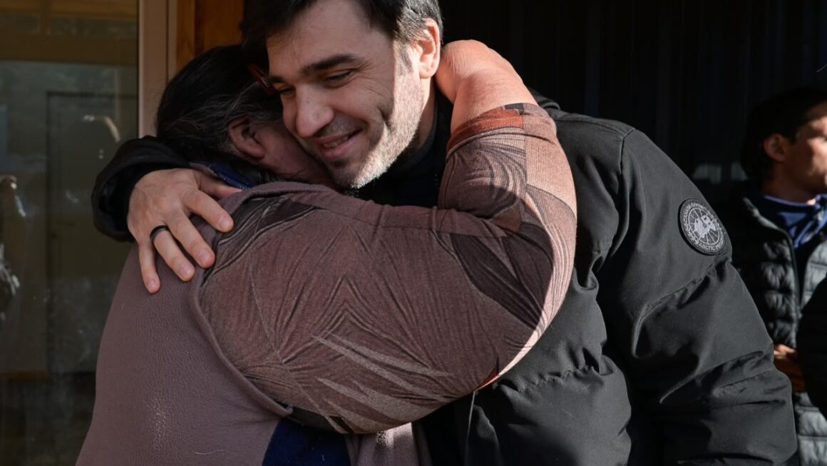 Reconstrucción de la Comarca: Provincia entregó nuevas viviendas a familias damnificadas por los incendios en Epuyén