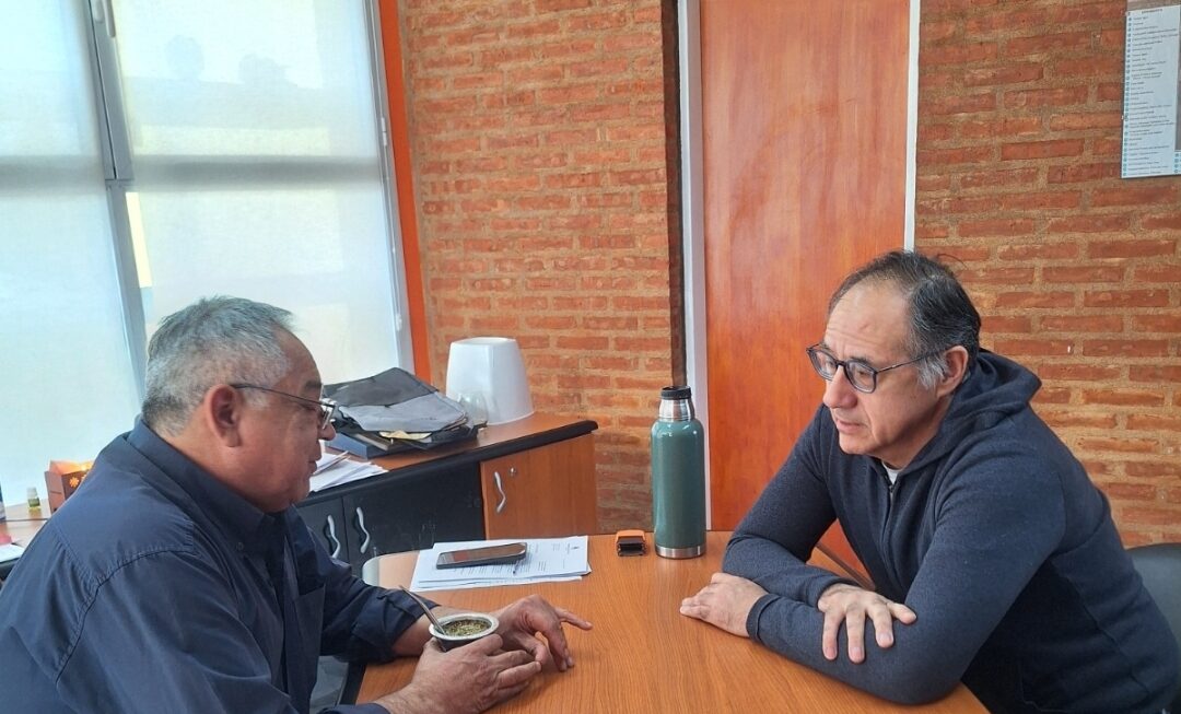 Provincia avanza en Paso de Indios con la conexión de gas para viviendas del personal de salud