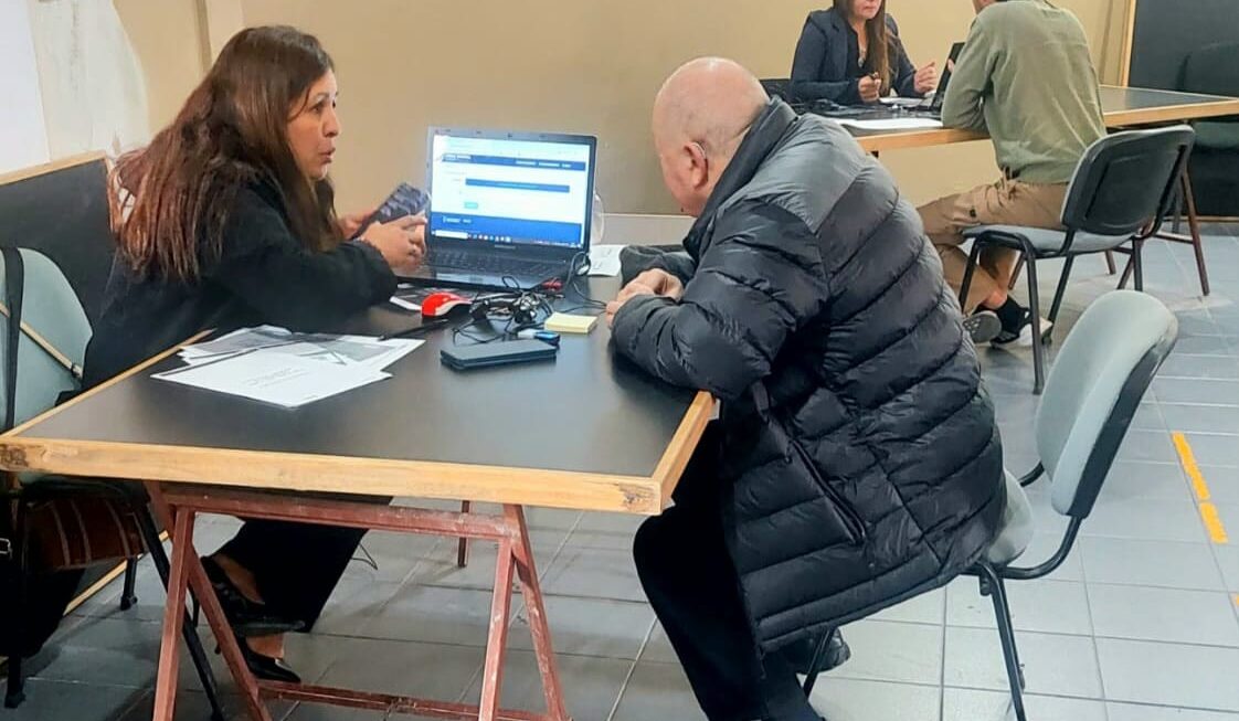 Firma Digital: Provincia acompañó a más de 250 vecinos de Esquel para que puedan registrarse