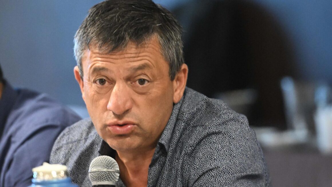Transferencia de bienes de YPF: Reyes consideró como «un acto de justicia» que clubes de Comodoro Rivadavia tengan las tierras a su nombre