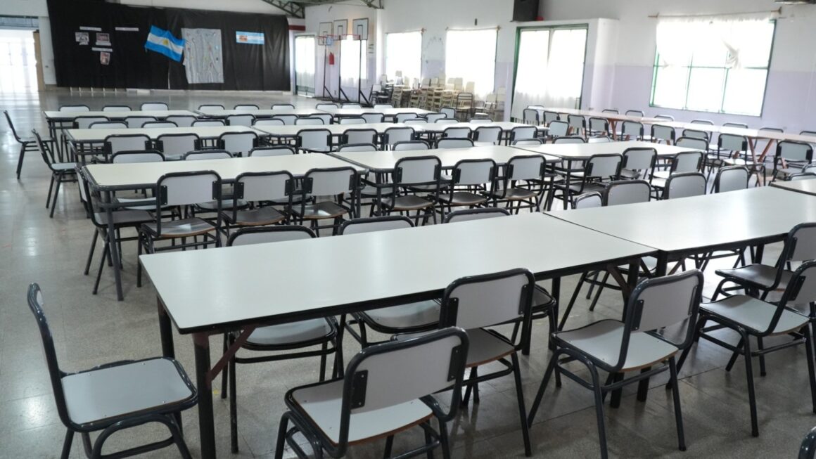 Plan de Renovación de Mobiliario Escolar: Chubut avanza con la distribución de equipamiento en escuelas de toda la provincia