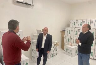 EL INTENDENTE RECORRIÓ LA FÁBRICA DE PRIMA IMPLANTES S.A. EN BUENOS AIRES