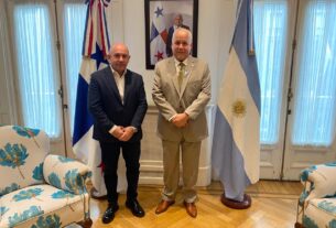 Sastre Se Reunió Con El Embajador De Panamá En Buenos Aires