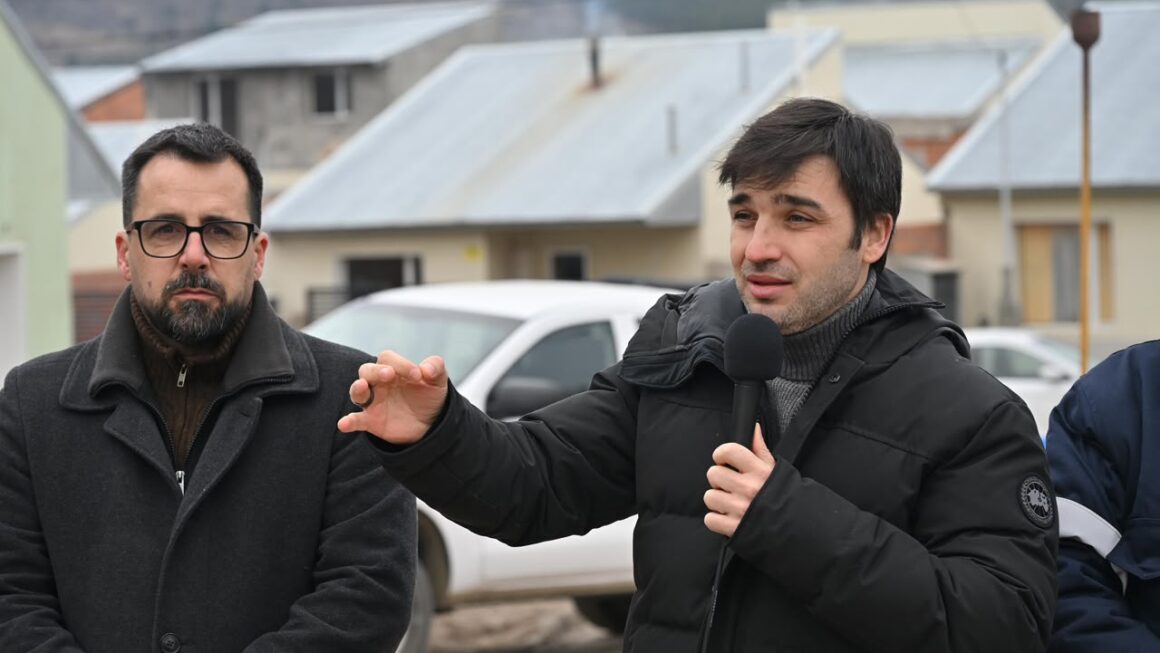 Más de 100 familias de Valle Chico ya tienen gas: Torres y Taccetta inauguraron una obra que pone fin a diez años de espera