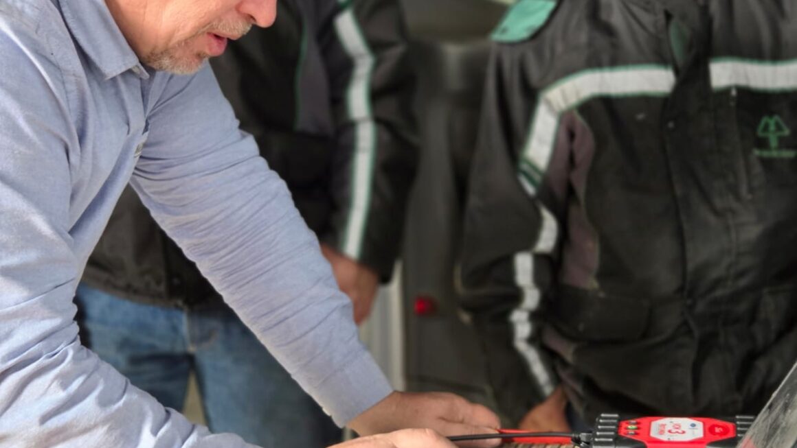 Nueva tecnología de diagnóstico y capacitación especializada en el taller mecánico.